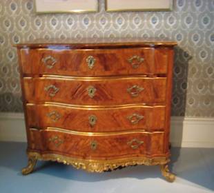 Residenzmuseum - Kommode von 1760