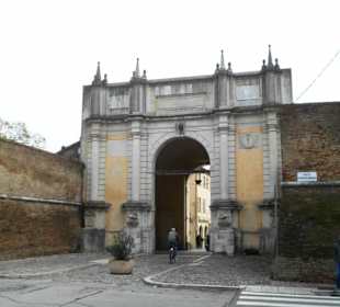 Porta Adriana