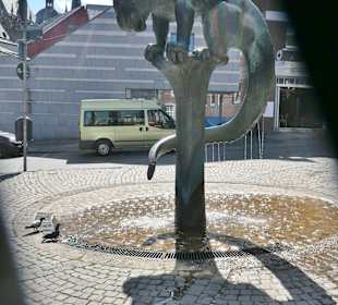 Blick zum Bahkauv-Brunnen in Aachen
