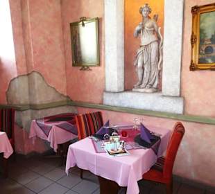 Die Gasträume des Restaurants Comte Godefroy