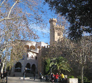 Palau March (links der Treppe)