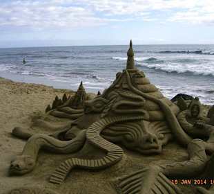 Aus Sand gefertigt, am Weg zum Strand