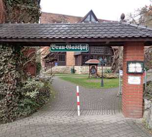 Eingang zum Braugasthof Papiermühle