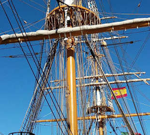 Schiff im Hafen Maó