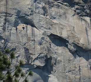 Ein Bergsteiger bezwingt den El Kapitän