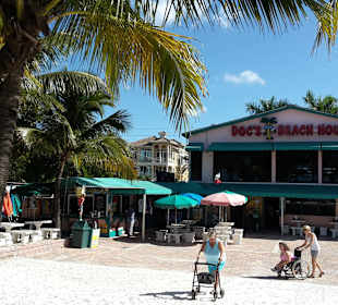 Doc`s Beach House , Bonita Beach