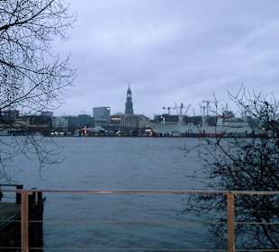 Von der anderen Hafenseite