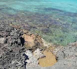 Klares wunderschönes Wasser