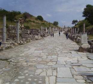 Kuretenstarsse vom Hadrian Tempel aus