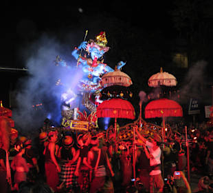 Festzug vor dem Neujahrsfest (Nyepi)