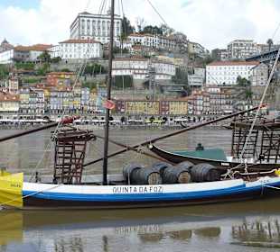 Von Vila Nova de Gaia auf Boot/Hafenviertel/Porto
