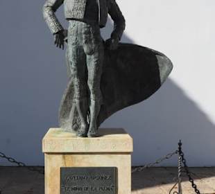 Skulputr eines Torreros an der Stierkampfarena