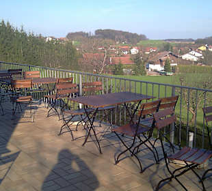 Blick von der Terrasse ins Grüne