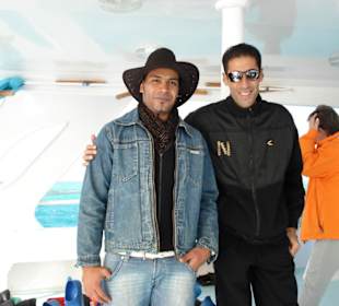 Mohamed mit einem Crew-Mitglied
