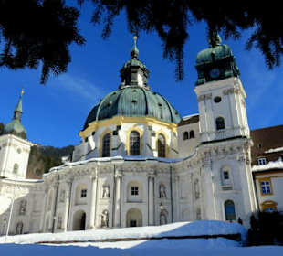 Die Barockfassade im Winter