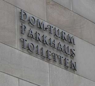 Helles Parkhaus in der Altstadt direkt am Dom