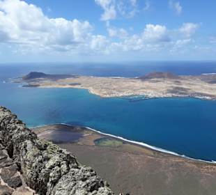 Blick vom Mirador del Rio auf die Insel LaGraciosa