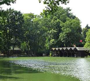 Blick über den Röhrensee mit Bootsvermietung