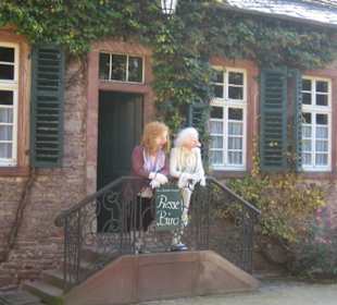 Ein Gebäudeteil im Innenhof des Schlosses