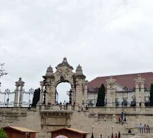 Treppenanlage zum Vorplatz des Burgpalastes