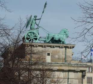 Blick von der Ebertstraße zum Brandenburger Tor