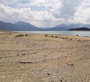 'Mondlandschaft' am fast leeren See