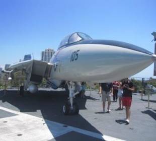 Kampfflieger auf Deck (1)