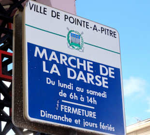 Das Schild des Marktes