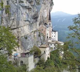 Felsenkapelle außen
