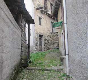 Der wunderschöne Bergort Stazzona