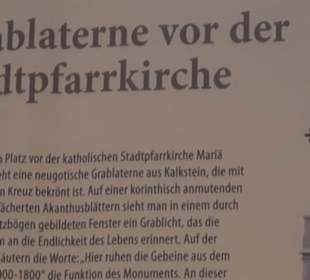 Grablaterne vor der Stadtpfarrkirche