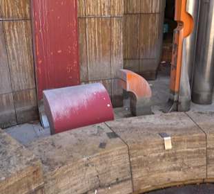 Skulptur Wasserspiel mit Pfeifen