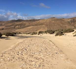 Alte strasse unter dem sand