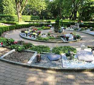 Rundgang über den Friedhof Friedenshügel