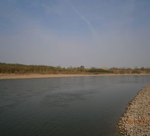 River shore in the vecinity of Sambateni