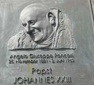 Gedenktafel Papst Johannes XXIII. am Kölner Dom