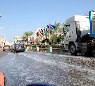Straßen von Hurghada nach dem großen Regen