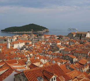 Blick von der Stadtmauer in Dubrovnik