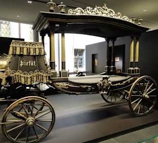 Leichenkutsche im Palais Mamming