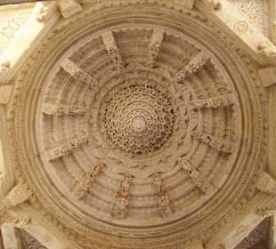 Die Kuppel über der Temeplmitte