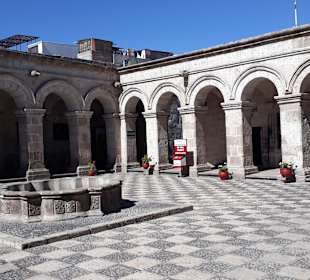 Claustros de la Compania