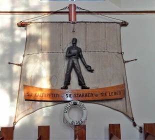 Erinnerung an den Untergang eines Schulschiffes