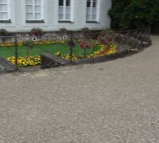 Großes Parterre mit Wasserfontäne