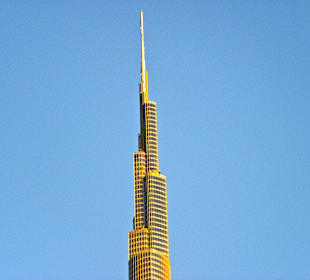 Pointe de la tour Burdj Khalifa, 828 m de hauteur