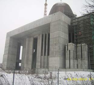 Świątynia w budowie.