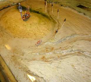 Küstendiorama mit auflaufendem Wasser