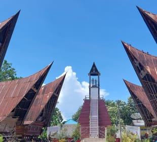 Tugu Raja Sitio