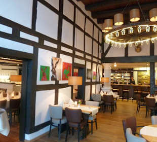 Die Deele, der mittlere Raum, hinten die Theke