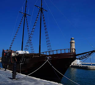 Ausflugsboot im Hafen von Rethymno
