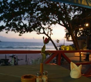Dinner im "Coconut Cafe" - Blick auf's Meer